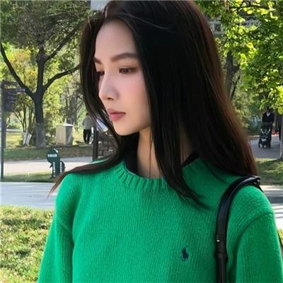 肚脐到膝盖之间